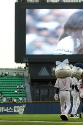Megan Fox Throws out 1st Pitch at LG Twins vs Doosan Bears Game in Seoul