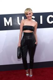 Miley Cyrus – 2014 MTV Video Music Awards in Inglewood
