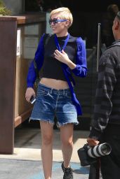 Miley Cyrus Street Style - Lunch at Kiwami Sushi With a Friend in Studio City