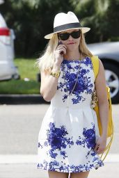 Reese Witherspoon in Summer Dress - Visiting a Salon in Los Angeles - August 2014