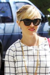 Reese Witherspoon Style - Leaving Her Office in Beverly Hills, August 2014