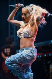 Rita Ora Performs at V Festival at Hylands Park – August 2014