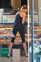 Rosie Huntington-Whiteley at Erewhon Natural Foods Market in West Hollywood - August 2014