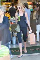 Rosie Huntington-Whiteley at Erewhon Natural Foods Market in West Hollywood - August 2014