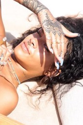 Rihanna-19