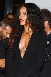 Rihanna-2014-908