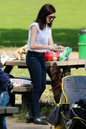 Anne Hathaway Filming 