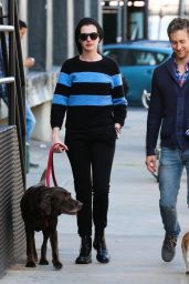 Anne Hathaway Street Style - Out in New York City - September 2014