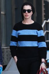 Anne Hathaway Street Style - Out in New York City - September 2014