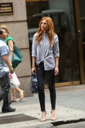 Bella Thorne in Black Skinny Jeans Trying to Get a Cab in New York City - Sept. 2014