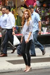 Bella Thorne in Black Skinny Jeans Trying to Get a Cab in New York City - Sept. 2014