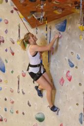 Chloe Moretz - Indoor Rock Climbing in Atlanta