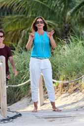 Cindy Crawford Filming a Commercial on Miami Beach - September 2014