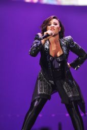 Demi Lovato Performing in Raleigh (North Carolina) - September 2014