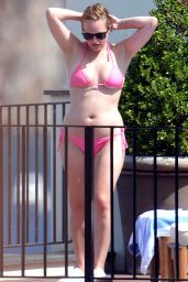 Elisabeth Moss Bikini Candids - on a Balcony in Capri - September 2014