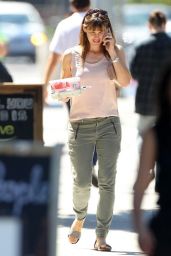 Jennifer Garner Leaving Coffee Bean in Los Angeles - September 2014