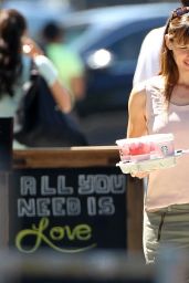 Jennifer Garner Leaving Coffee Bean in Los Angeles - September 2014