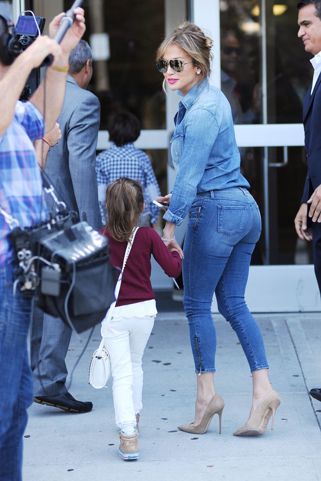 Jennifer Lopez Ass In Jeans - Nude Galleries Voyeur