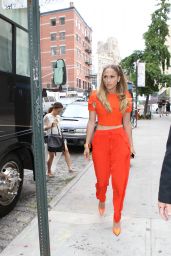 Jennifer Lopez - Leaving Her Apartment in New York City - September 2014