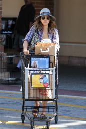 Jessica Alba Shopping at Ralphs in Malibu - August 2014