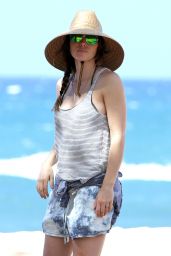 Jessica Biel in a Bikini on a Beach in Maui - September 2014
