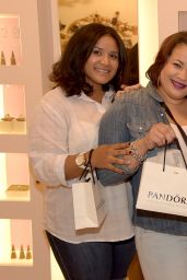Kellie Pickler - PANDORA Jewelry Best Friends Shopping Spree in Nashville