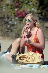 Kesha Sebert in a Swimsuit at a beach in Malibu - August 2014