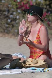 Kesha Sebert in a Swimsuit at a beach in Malibu - August 2014