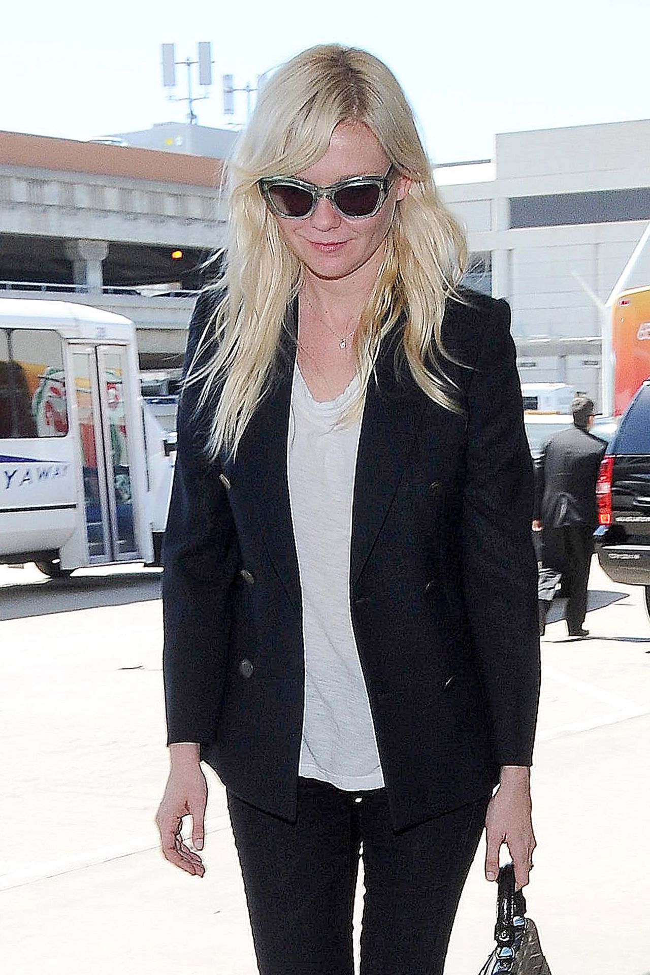 Kirsten Dunst Arriving at LAX Airport to Catch a Flight in Los Angeles ...