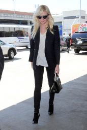 Kirsten Dunst Arriving at LAX Airport to Catch a Flight in Los Angeles - September 2014