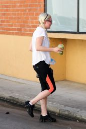 Kirsten Dunst Booty in Tights at a Gym in Los Angeles, Spet. 2014