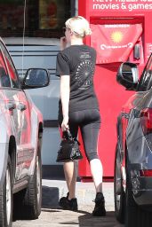 Kirsten Dunst Booty in Tights - Going to a Gym in Los Angeles, September 2014