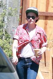 Kristen Stewart Out in Los Angeles With Friends - August 2014
