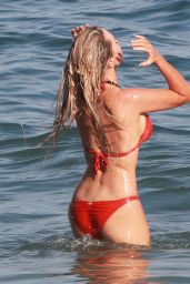 Nikki Lund Bikini Candids - Beach in Malibu, September 2014