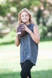 Olivia Holt in Leggings - Playing ball in Los Angeles, September 2014