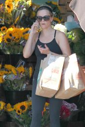 Reese Witherspoon - Shopping at Whole Foods in Brentwood - September 2014