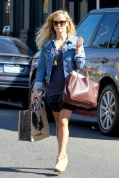 Reese Witherspoon Shopping in Los Angeles - September 2014