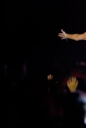 Ricki-Lee Coulter Performs at Nickelodeon Slimefest 2014 in Sydney