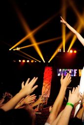 Ricki-Lee Coulter Performs at Nickelodeon Slimefest 2014 in Sydney