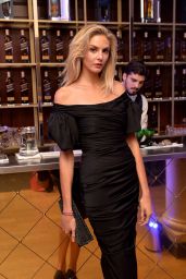 Tamsin Egerton - Symphony In Blue: A Journey To The Centre of The Glass in London
