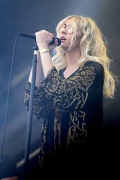 Taylor Momsen Performs at 2014 iHeartRadio Music Festival in Las Vegas