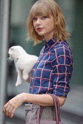 Taylor Swift Leaving Her Apartment in NYC With Her Cat - September 2014