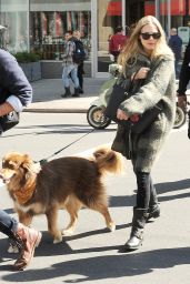 Amanda Seyfried and Her Dog Finn on the Set of 'Ted 2' in New York City ...