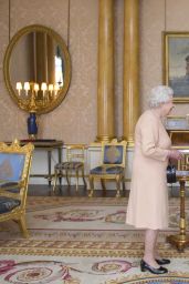 Angelina Jolie - Meets Queen Elizabeth II at Buckingham Palace - October 2014