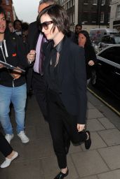 Anne Hathaway Style - Arriving at Her Hotel in London - October 2014