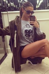 Belen Rodriguez Leggy - Selfie, October 2014