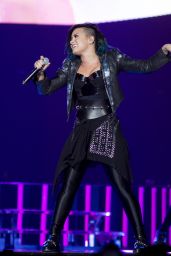 Demi Lovato Performs at Neon Lights World Tour in Newark - October 2014