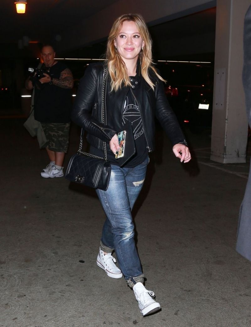 Hilary Duff at LAX Airport, September 29, 2016 – Star Style