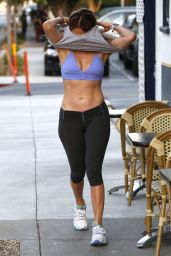 Jennifer Lopez in Gym Clothes - Leaving the Gym in West Hollywood - october 2014