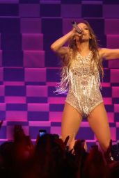 Jennifer Lopez Performs on 